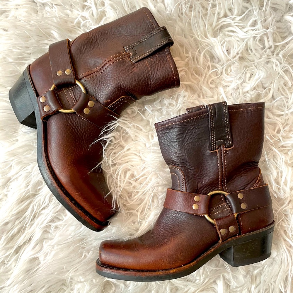 Frye Harness 8R Boots in Cognac